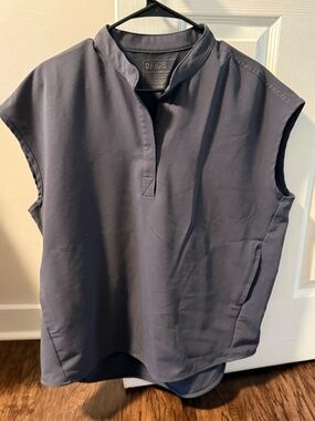 FIGS Technical Collection Sleeveless Scrub Top Gray Size Large
